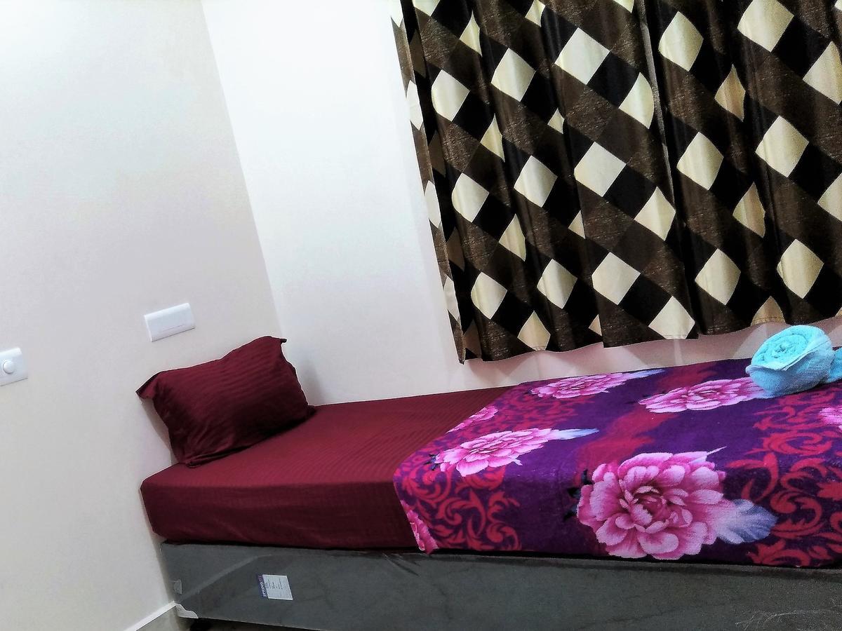 Krish Rooms And Stay Chennai Exterior photo